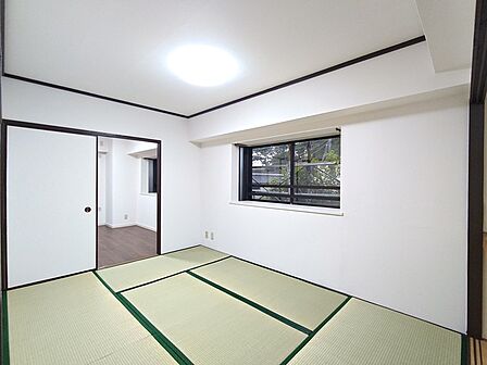 【和室／約6帖】 畳は表替え済み！新鮮なイグサの香りが心を落ち着かせてくれます。