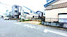外観：広い道路に面しておりお車の運転が苦手な方でも安心して出入りいただけます。 