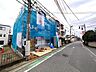 外観：5m幅員の道路に面しておりお車の運転が苦手な方でも安心して出入りいただけます。 