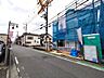 外観：5m幅員の道路に面しておりお車の運転が苦手な方でも安心して出入りいただけます。 