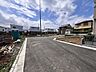 外観：5m幅員の道路に面しておりお車の運転が苦手な方でも安心して出入りいただけます。 