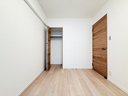 衣類の整理整頓に嬉しいクローゼット付きのお部屋。お子様のお部屋としても便利です。