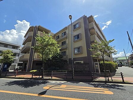 五感で感じる、現地でしかわからない事も沢山ございます。周辺環境なども一緒にご案内いたしますのでお気軽にお問合せください。