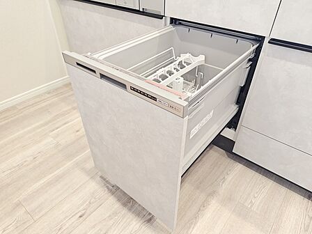便利なビルトイン食洗器を装備！面倒な食器洗いがとても楽になる、心強い主婦の味方です。