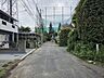 周辺：6ｍ道路に面して開放的です。 周辺の家並み（5m）