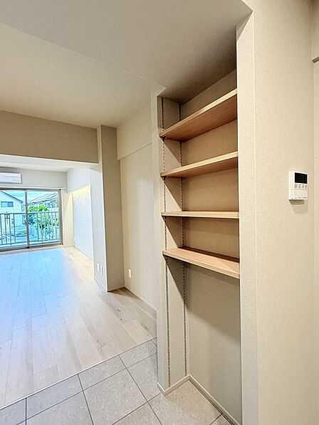 キッチン背面尾収納棚