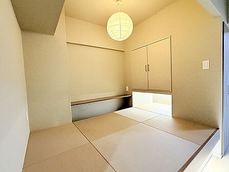 和室があるとやはりどこか心落ち着いてしまいます。客間としてもちょうど良い3.4帖。 