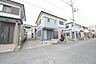 外観：前面道路は通り抜けができないため、交通量が少なく静かな住環境です。 