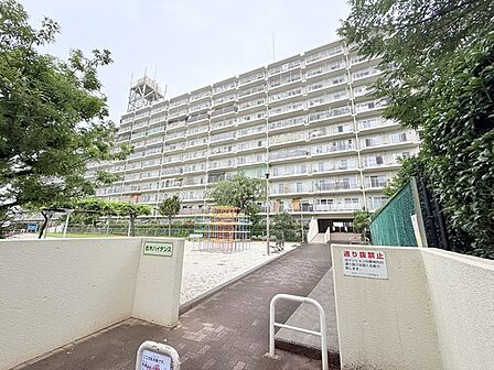 商業施設が徒歩圏内に充実、日々のお買い物も安心な環境です。