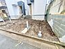 駐車場：前面道路は広く、駐車がしやすいです。駐車スペース2台分ございます。 