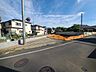 外観：戸建てが立ち並ぶ静かな住宅街。四季折々の移り変わりを感じながら自然と楽しみ、暮らす、そんな毎日を日々の中で感じられる住環境 