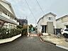 外観：戸建てが立ち並ぶ静かな住宅街。四季折々の移り変わりを感じながら自然と楽しみ、暮らす、そんな毎日を日々の中で感じられる住環境 