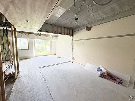 ご家族様の成長に合わせて、仕切りをつけれる洋室です。