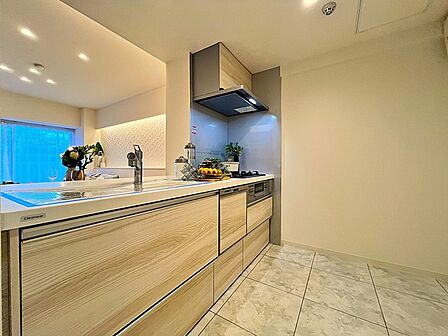 キッチンはオープンカフェスタイルだからリビングとの一体感はバッチリ。毎日のお料理時間も楽しくなりそうです。