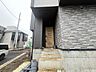 玄関：お客様をお迎えする玄関、お家の出入りもスムーズに行えます。 
