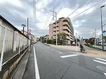 商業施設が徒歩圏内に充実、日々のお買い物も安心な環境です。
