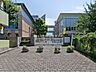 周辺：けやき小学校（900m）