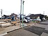 外観：戸建てが立ち並ぶ静かな住宅街。四季折々の移り変わりを感じながら自然と楽しみ、暮らす、そんな毎日を日々の中で感じられる住環境 