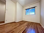 こちらの洋室は誰にも使いやすいサイズ感 