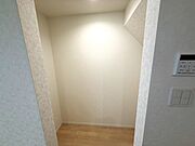 キッチン脇にはパントリーがあります