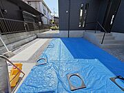 並列2台駐車可能な、ゆとりのカースペースがここに。 
