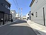外観：駐車が苦手な方にも嬉しい、前面6ｍ道路に面した住まい。 