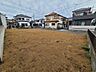 外観：穏やかな空の下、広がる開放的な空間で、新しい暮らしを創造する。