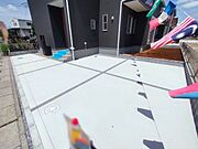駐車場は2台まで駐車可能。マイカーの車幅もお確かめください。 