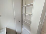お風呂に入るときに重宝するリネン庫。 