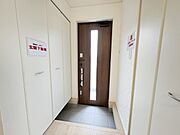 白を基調としたすっきりとした空間が、毎日心地よい帰宅のひとときを演出します。 