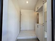 床材はワックス不要タイプ。お手入れが楽になる建材を使って建てました。 