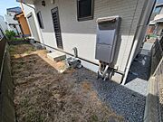 住まいと自然が調和する、穏やかな空間が広がっています。
