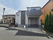 澄み切った空の下、穏やかな時の流れを感じる住まい。