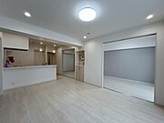 ＬＤＫ＋隣接洋室、開放すれば計約19.7帖。おもてなしスペースにもどうぞ。 