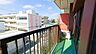 バルコニー：ゆとりの広さを確保したバルコニー。お布団を干すのも、この広さならラクラク。 