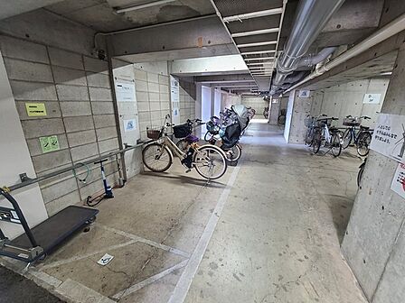 広々とした空間が、自転車のある日常を心地よく彩ります。