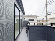南向きバルコニーでお洗濯ものはいつもカラッと乾きます。 