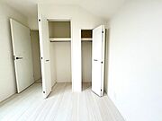 全居室収納スペース付きの物件です。 