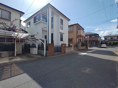 外観：閑静な住宅地で、小さなお子様がいるご家族にも安心。 