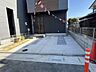 駐車場：駐車場は2台まで駐車可能。マイカーの車幅もお確かめください。 