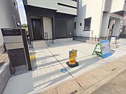 駐車場は2台まで駐車可能。マイカーの車幅もお確かめください。 