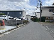 幅員こそやや狭くても、その分交通量が少なくて安心。 