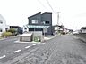 外観：閑静な住宅地で、小さなお子様がいるご家族にも安心。 