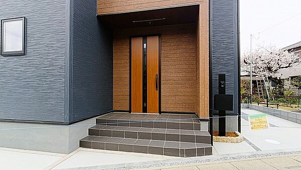 玄関を拡大表示