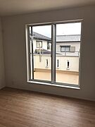 今からここを誰のお部屋にしようか、そんな洋室。大きさは7帖です。 