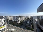 あたりの建物はほぼ住宅で、静かな環境です。 