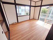 バルコニーからはたっぷりと太陽の光が舞い込みます。 