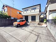 出し入れしやすい並列駐車場（4台可）が嬉しい住まい。 