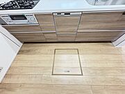 床下収納や食品庫に利用可能。まとめ買い派にうれしい床下収納。    