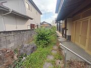 広々とした南庭は、太陽の下のリビングかもしれません。 